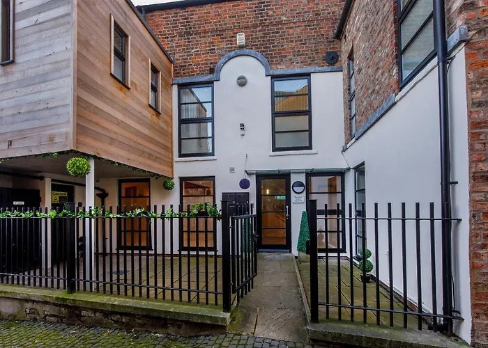 City Apartments - Reubens Court
